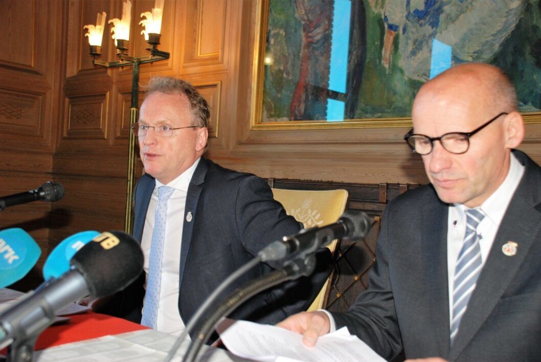Byrådsleder Raymond Johansen og byråd for næring og eierskap Geir Lippestad er svært fornøyde med at oppkjøpsavtalen med Hafslund ble godkjent av bystyret onsdag kveld. Foto: Arnsten Linstad Byrådsleder Raymond Johansen og byråd for næring og eierskap Geir Lippestad er svært fornøyde med at oppkjøpsavtalen med Hafslund ble godkjent av bystyret onsdag kveld. Foto: Arnsten Linstad