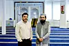 Arshad Jamil og imam Saleemullah Alvi ber for Kongens styrke og helse.