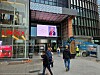 Bilde av Kong Harald utenfor Oslo City.