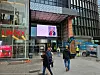 Bilde av Kong Harald utenfor Oslo City.