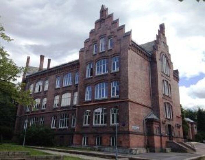 FAU på Lakkegata skole (bildet) skal få 900 000 kroner ekstra til skatehallen de vil lage. Foto: Kimsaka, via Wikimedia Commons FAU på Lakkegata skole (bildet) skal få 900 000 kroner ekstra til skatehallen de vil lage. Foto: Kimsaka, via Wikimedia Commons