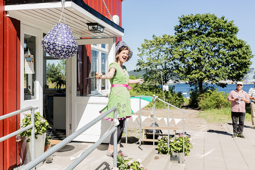 Byråd for byutvikling, Hanna Marcussen har klippet over snora og erklærer Gressholmen kro for åpnet. Foto: Stine Raastad Byråd for byutvikling, Hanna Marcussen har klippet over snora og erklærer Gressholmen kro for åpnet. Foto: Stine Raastad