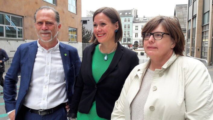 Stockholms trafikkbyråd Daniel Hellden fra Miljøpartiet og Cecilia Brinck fra Moderaterna i Stockholm (t.h.), ble med Oslos byråd for byutvikling Hanna Marcussen (MDG) på en tur rundt i byen. Foto: Anders Høilund Stockholms trafikkbyråd Daniel Hellden fra Miljøpartiet og Cecilia Brinck fra Moderaterna i Stockholm (t.h.), ble med Oslos byråd for byutvikling Hanna Marcussen (MDG) på en tur rundt i byen. Foto: Anders Høilund