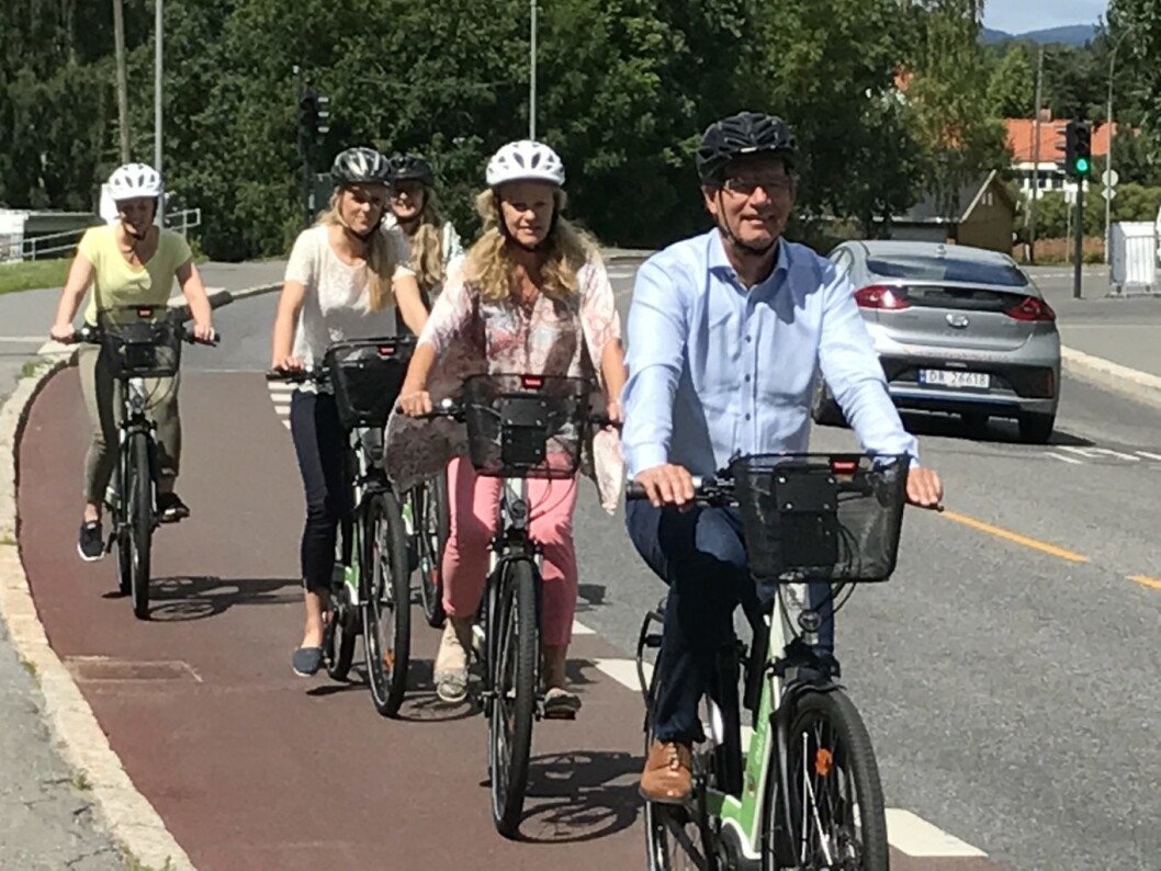 Robert Steen på el-sykkeltur med ansatte Bydel Østesjø. Foto: Anne-Line Aaslund/Oslo kommune Robert Steen på el-sykkeltur med ansatte Bydel Østesjø. Foto: Anne-Line Aaslund/Oslo kommune