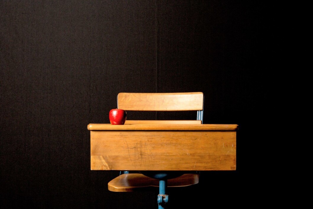 Skolen henger etter i dagens samfunn, mener fylkesstyremedlem i Elevorganisasjonen, Ayoub Bouzakraft. Foto: JJ Thompson via Unsplash Skolen henger etter i dagens samfunn, mener fylkesstyremedlem i Elevorganisasjonen, Ayoub Bouzakraft. Foto: JJ Thompson via Unsplash