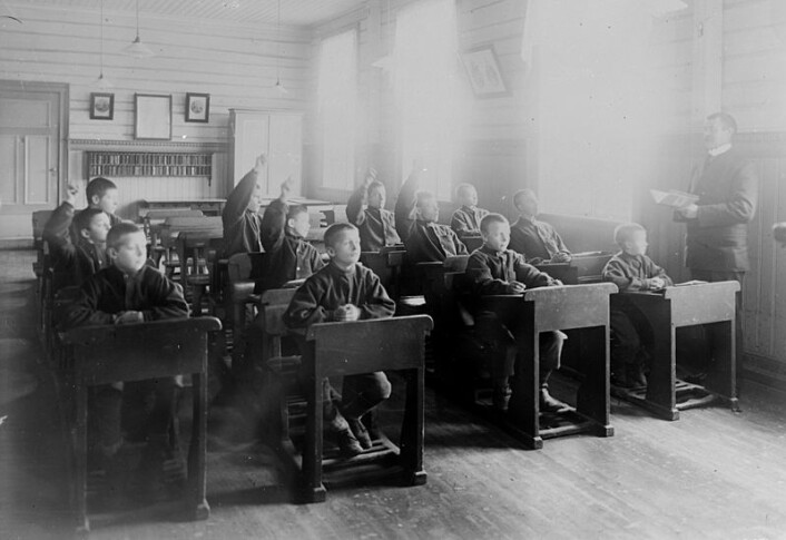 Elevorganisasjonen har mer belegg for å si hva mesteparten av elevene i Norge mener, enn de gamle, sure politikere som ikke har sittet på skolebenken dette århundret, mener Edvard Botterli Udnæs. Foto: Wikipedia/ Bjerkan - Falstadsenteret, fra Ekne, Nord-Trøndelag Elevorganisasjonen har mer belegg for å si hva mesteparten av elevene i Norge mener, enn de gamle, sure politikere som ikke har sittet på skolebenken dette århundret, mener Edvard Botterli Udnæs. Foto: Wikipedia/ Bjerkan - Falstadsenteret, fra Ekne, Nord-Trøndelag