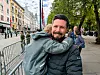 Fredrik-Helgeland og sønnen Håkon Silden Helgeland har kommet helt fra Stavanger for å bivåne begravelsen.