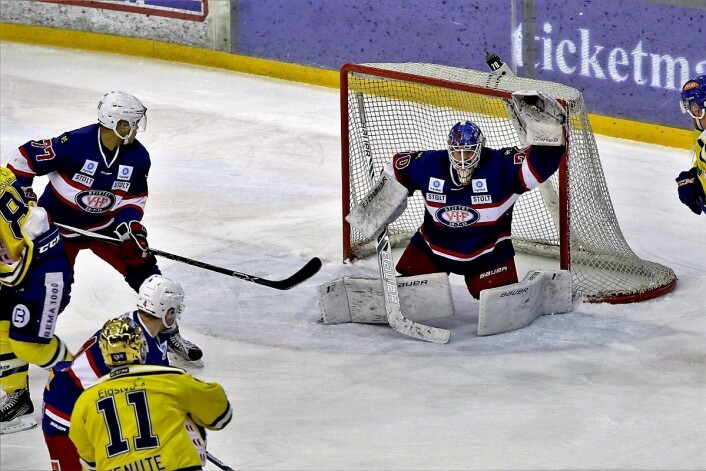 VIF mot Storhamar i fjor. I år møter VIF Patrick Thoresen i første serieoppgjør. Foto: Atle Enersen. VIF mot Storhamar i fjor. I år møter VIF Patrick Thoresen i første serieoppgjør. Foto: Atle Enersen.