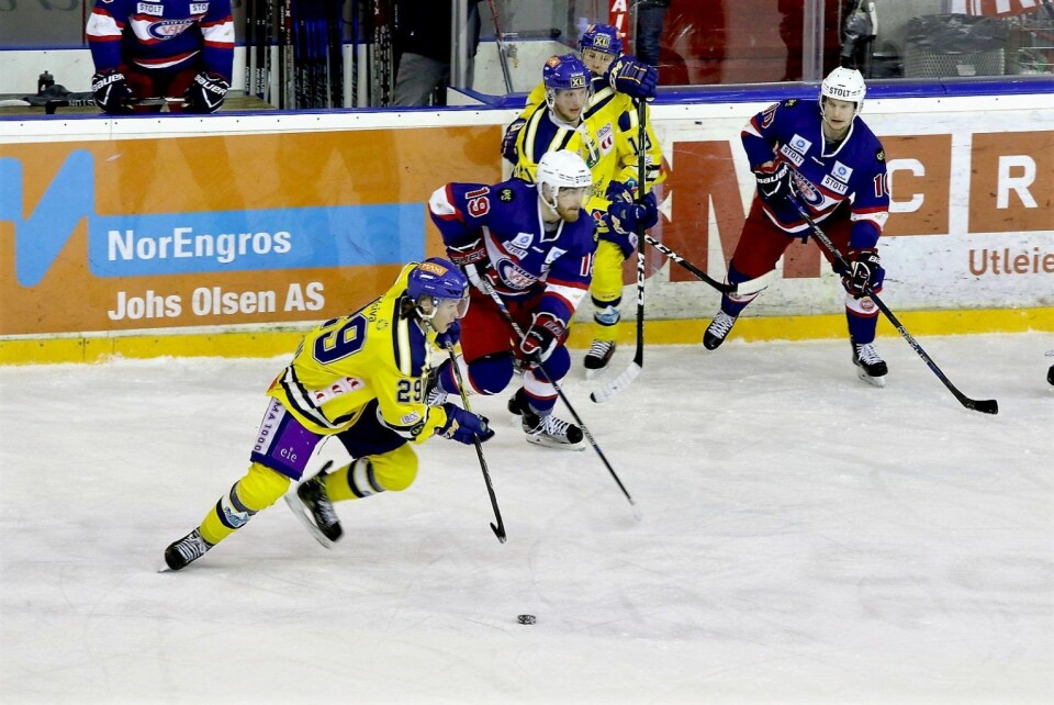 Oppgjøret mellom VIF hockey og Storhamar er et klassisk storoppgjør. Her fra i fjor. Foto: Atle Enersen