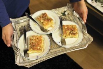 Harissa er en søt kake familien er vant til fra Syria. Foto: Boligbygg Harissa er en søt kake familien er vant til fra Syria. Foto: Boligbygg