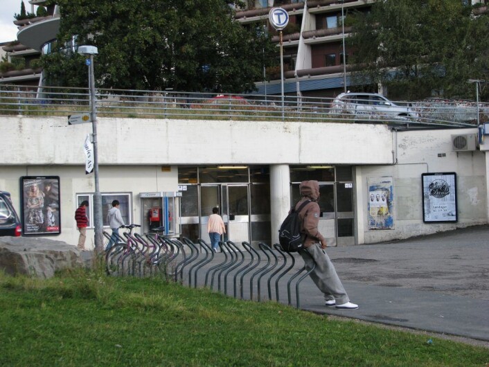 Kenneth vokste opp på Stovner. På bildet: Stovner t-banestasjon. Foto: ごぼう/Wikipedia Kenneth vokste opp på Stovner. På bildet: Stovner t-banestasjon. Foto: ごぼう/Wikipedia