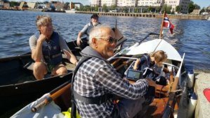 Kystlaget Viken møtte Clamer ved Dyna Fyr og rodde frem til Operaen sammen med ham. Han er medlem av Trondheims lokallag. Kystlaget Viken møtte Clamer ved Dyna Fyr og rodde frem til Operaen sammen med ham. Han er medlem av Trondheims lokallag.