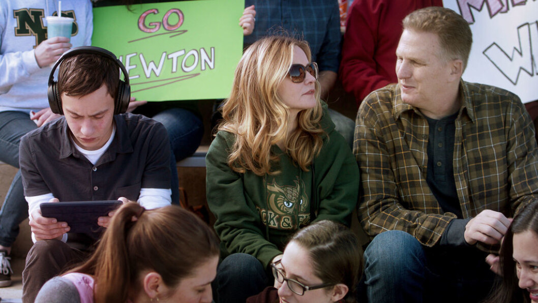 Sam (Keir Gilchrist) og foreldrene (Jennifer Jason Leigh og Michael Rapaport) i serien Atypical. Sam (Keir Gilchrist) og foreldrene (Jennifer Jason Leigh og Michael Rapaport) i serien Atypical.