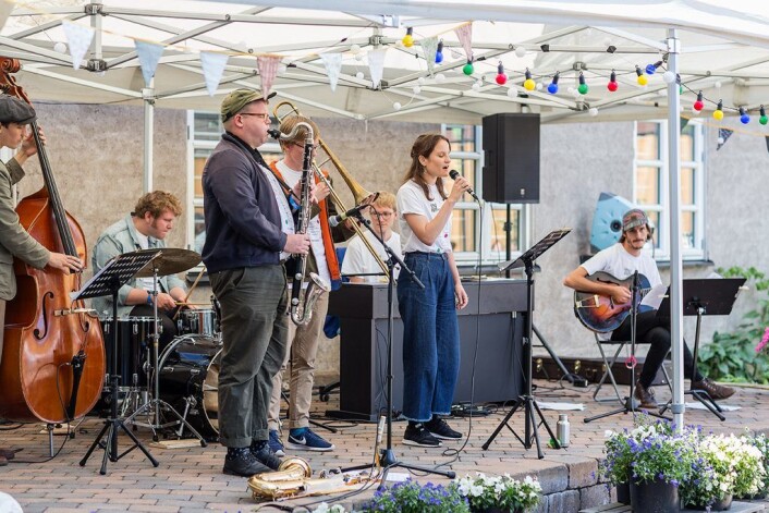 Høydepunktet på konserten i Lille Luftegård på Bredtveidt fengsel var da Channa Rieder og The Beloveds fra Gøteborg framførte sin visejazz. Foto: Stine Raastad Høydepunktet på konserten i Lille Luftegård på Bredtveidt fengsel var da Channa Rieder og The Beloveds fra Gøteborg framførte sin visejazz. Foto: Stine Raastad