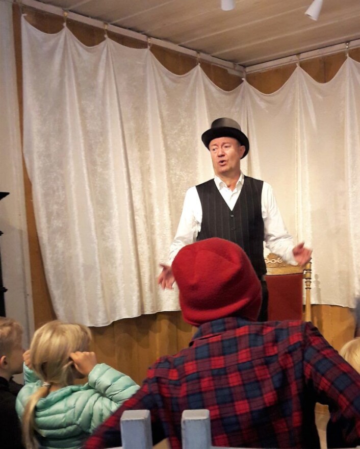 Jørn Morstad var stemmen til alle rollene fra fossekallen til dragen. Foto: Anders Høilund Jørn Morstad var stemmen til alle rollene fra fossekallen til dragen. Foto: Anders Høilund