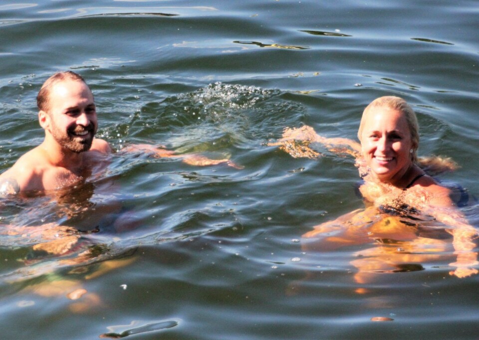 Linnerud-svenske Henrik og norske Heidi trives på Bygdøy sjøbad.
