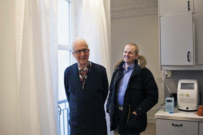 76 år gamle Gunnar Valde er dement og har vanskelig for å huske. Velferdsteknologien gjør det mulig for han å bo alene i egen leilighet. Foto: Kikkut kommunikasjon 76 år gamle Gunnar Valde er dement og har vanskelig for å huske. Velferdsteknologien gjør det mulig for han å bo alene i egen leilighet. Foto: Kikkut kommunikasjon