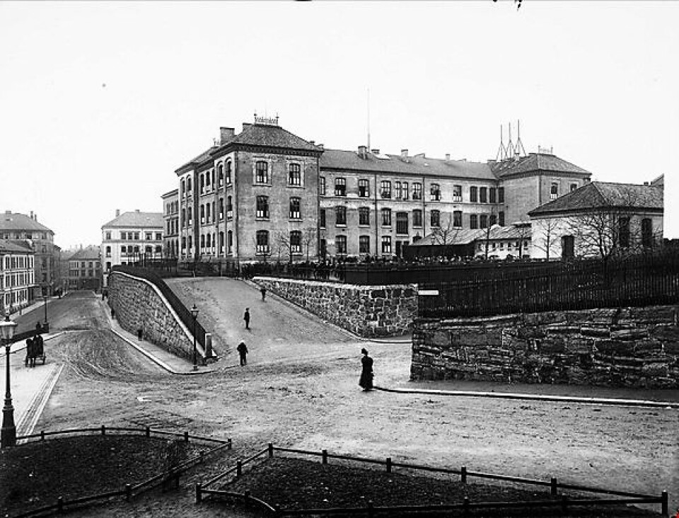 Ruseløkka skole stod klar i 1871, bygd etter arkitekt Henrik Thrap-Meyers tegninger.