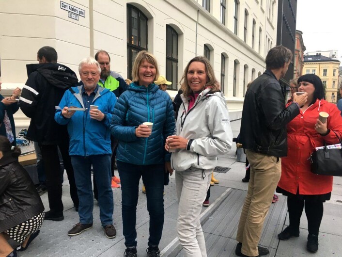 Kristin og Cecilie bor på Ruseløkka og er veldig fornøyde med den nye plassen. Foto: Live Drønen Kristin og Cecilie bor på Ruseløkka og er veldig fornøyde med den nye plassen. Foto: Live Drønen