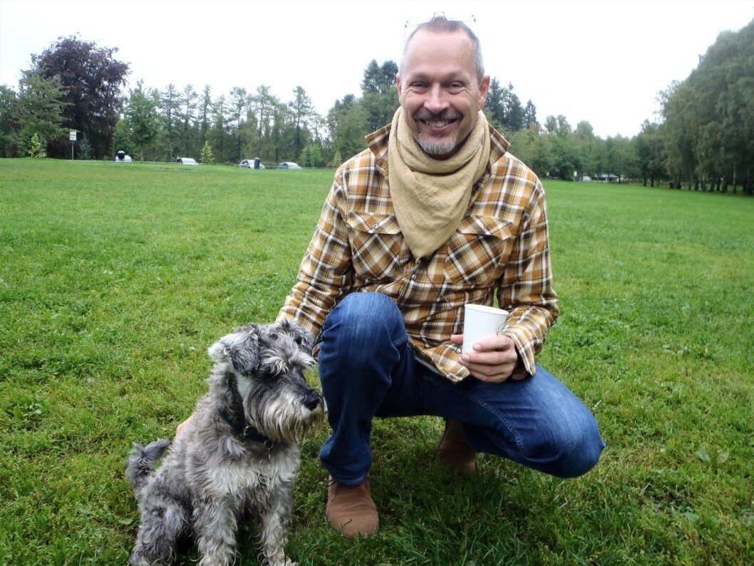 Christian Valentiner og Magic er daglig på Hundejordet i Frognerparken. Her sosialiseres både hunder og mennesker, sier Valentiner. Foto: Anders Høilund Christian Valentiner og Magic er daglig på Hundejordet i Frognerparken. Her sosialiseres både hunder og mennesker, sier Valentiner. Foto: Anders Høilund