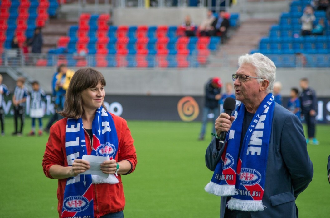 Styreleder i Vålerenga kultur- og idrettspark, Åge Petter Christensen, og byråd Rina Mariann Hansen var svært fornøyde ved stadion-åpningen. Foto: Kyrre Songstad Seim Styreleder i Vålerenga kultur- og idrettspark, Åge Petter Christensen, og byråd Rina Mariann Hansen var svært fornøyde ved stadion-åpningen. Foto: Kyrre Songstad Seim