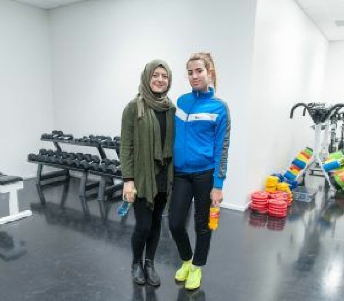 Nissrin Khalaf (t.v.) og Salima Elmouatassem, er begge fotballtrenere hos Sterling. Arkivfoto: Anna Carlsson
