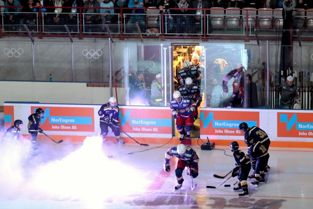 VIF hockey inntar banen, også på søndag. Foto: Atle Enersen VIF hockey inntar banen, også på søndag. Foto: Atle Enersen