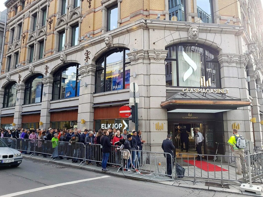 En 300 meter lang kø sto utenfor Glassmagasinet på åpningsdagen. Foto: VårtOslo En 300 meter lang kø sto utenfor Glassmagasinet på åpningsdagen. Foto: VårtOslo