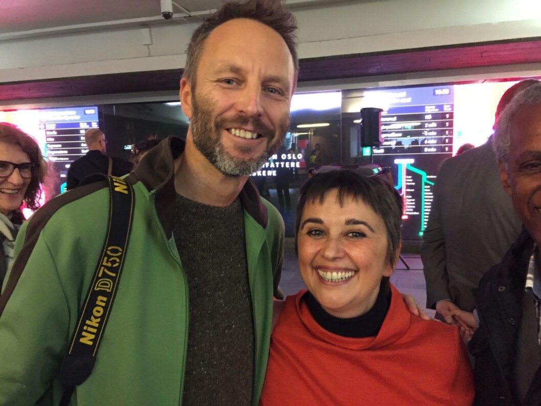 I to år har fotografene Francesca Casciarri og Eirik Linder Aspelund tatt nærbilder av mennesker som bor langs t-banelinja. Foto: Vegard Velle I to år har fotografene Francesca Casciarri og Eirik Linder Aspelund tatt nærbilder av mennesker som bor langs t-banelinja. Foto: Vegard Velle