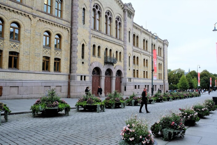 Terrorsikring kan også gjøres pent for øyet, som utenfor Stortinget, mener plan og bygg. Foto: Christian Boger Terrorsikring kan også gjøres pent for øyet, som utenfor Stortinget, mener plan og bygg. Foto: Christian Boger