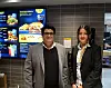Franchisetaker Khurram Rana og den nybakte restaurantsjefen Zaenb Aziz.