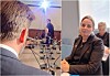 Til v. byrådsleder Eirik Lae Solberg (H) før høring om Røabadet. Til h. Anita Leirvik North (H) før hun skulle gi redegjørelse. Foto: Arnsten Linstad