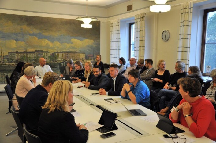 Allerede i fjor vedtok bystyret å rive Ruseløkka skole. Men utallige runder med strid endte med to ekstraordinære møter i utdanningskomiteen før det ble endelig klaret at den snart 150 år gamle skolen rives og erstattes med nytt, større og moderne bygg. Foto: Arnsten Linstad Allerede i fjor vedtok bystyret å rive Ruseløkka skole. Men utallige runder med strid endte med to ekstraordinære møter i utdanningskomiteen før det ble endelig klaret at den snart 150 år gamle skolen rives og erstattes med nytt, større og moderne bygg. Foto: Arnsten Linstad