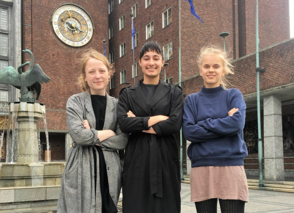 Agnes Viljugrein (AUF), Sarah Lilleberg Safavifard (SU) og Christine Evjen (Grønn Ungdom) mener oslobudsjettet har et stykke å gå. Foto: Privat