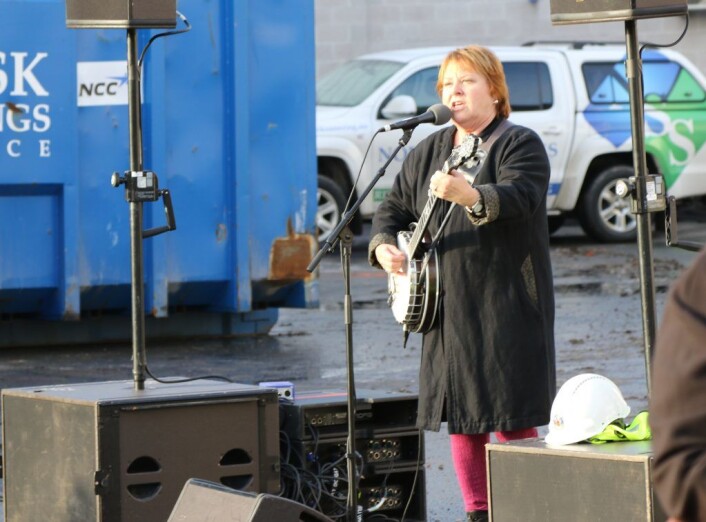 "Banjo-Kari" Svendsen underholder ved rivinga av Jordal Amfi i 2017. Foto: Atle Enersen "Banjo-Kari" Svendsen underholder ved rivinga av Jordal Amfi i 2017. Foto: Atle Enersen