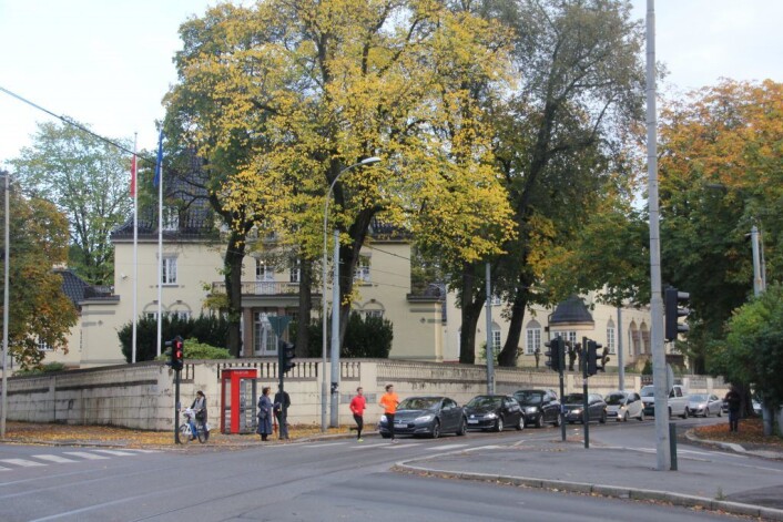 Den polske og bosniske ambassaden er bygget samtidig, men ikke samme arkitekt. Foto: Hans Magnus Borge Den polske og bosniske ambassaden er bygget samtidig, men ikke samme arkitekt. Foto: Hans Magnus Borge