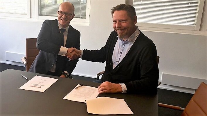 Andreas Hisdal, administrerende direktør i Intility (t.v) og daglig leder i Vålerenga Fotball Elite, Erik Espeseth, gleder seg over samarbeidet. Foto: Vålerenga fotball Andreas Hisdal, administrerende direktør i Intility (t.v) og daglig leder i Vålerenga Fotball Elite, Erik Espeseth, gleder seg over samarbeidet. Foto: Vålerenga fotball