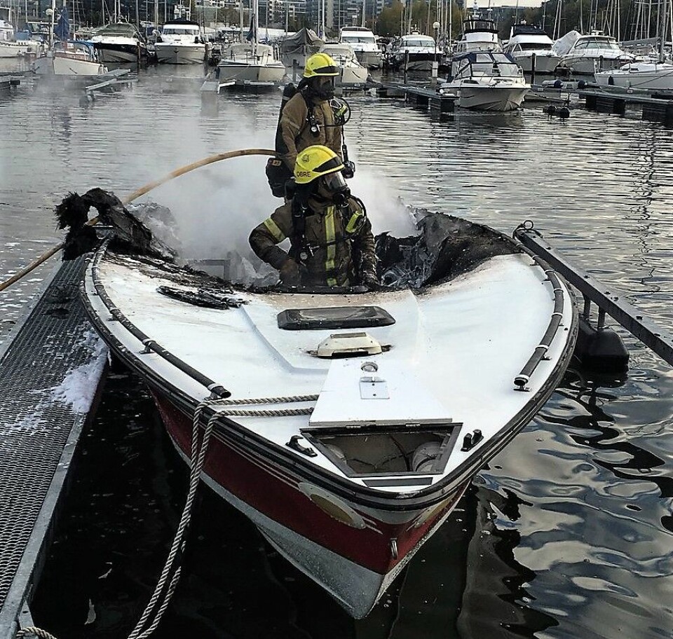 Speedbåten var totalt utbrent etter brannen. Foto: Oslo brann- og redningsetat