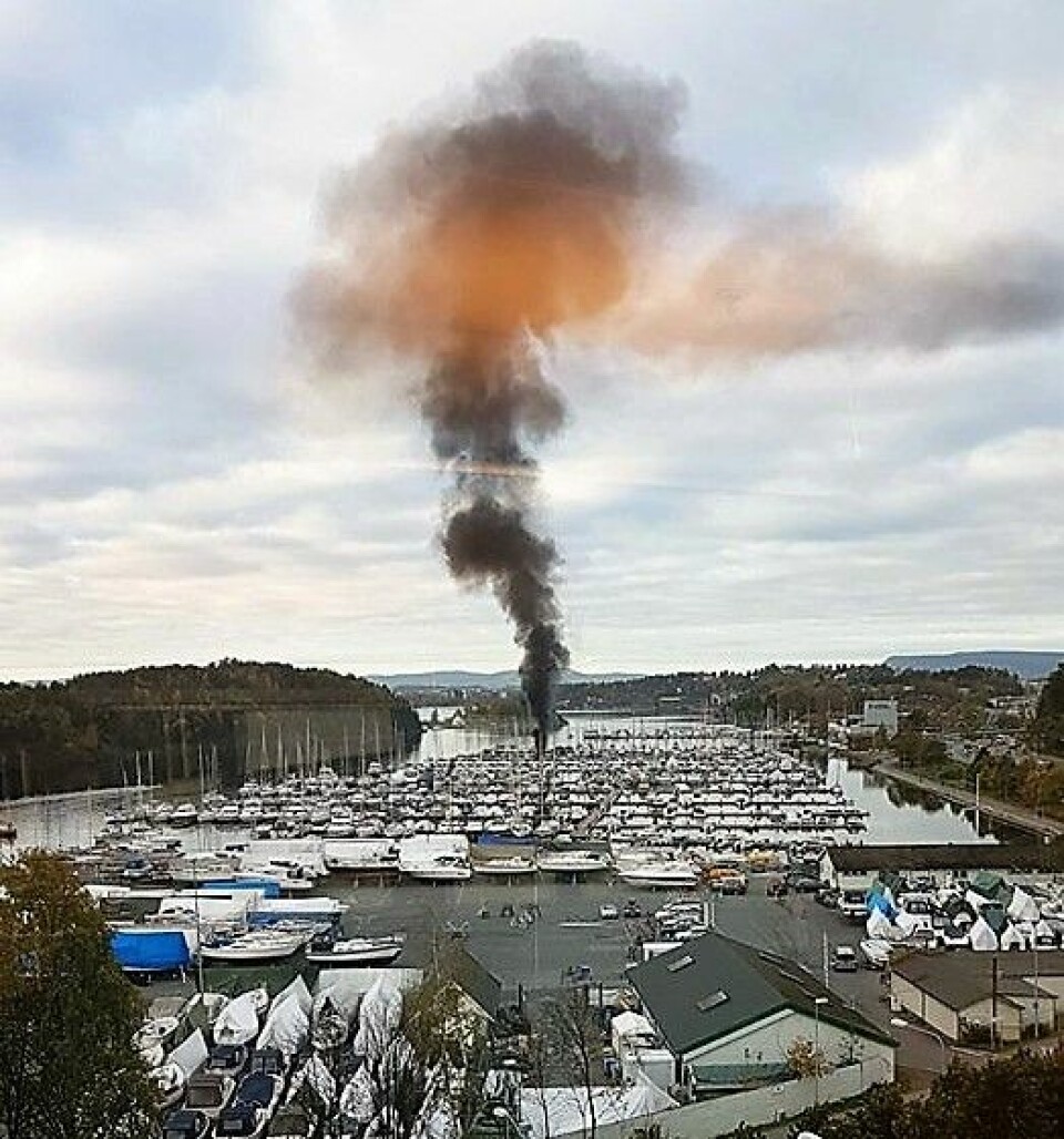 Brannen ved Ullern båtforening var godt synlig på avstand. Foto: VårtOslo