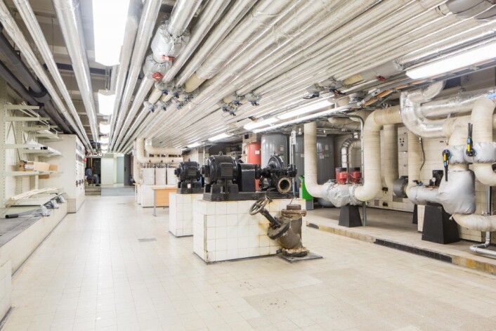 — Denne delen av gangen kan vi bruke som snarvei når vi løper fra ett tårn til et annet, forteller Line Alfheim. Foto: Stig Jensen — Denne delen av gangen kan vi bruke som snarvei når vi løper fra ett tårn til et annet, forteller Line Alfheim. Foto: Stig Jensen