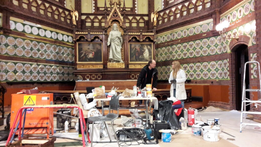 Prosjektleder Morten Haugan og restauratør Grazyna Katarina Krüger. Foto: Andrs Høilund Prosjektleder Morten Haugan og restauratør Grazyna Katarina Krüger. Foto: Andrs Høilund