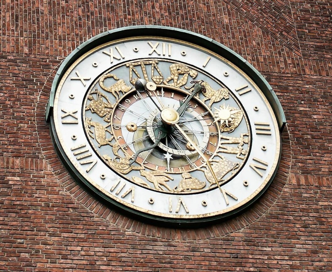 Det artronomiske uret i Rådhuset kan gi deg mer enn klokkeslettet hvis du tar deg tid til å studere det. Foto: Stig Jensen