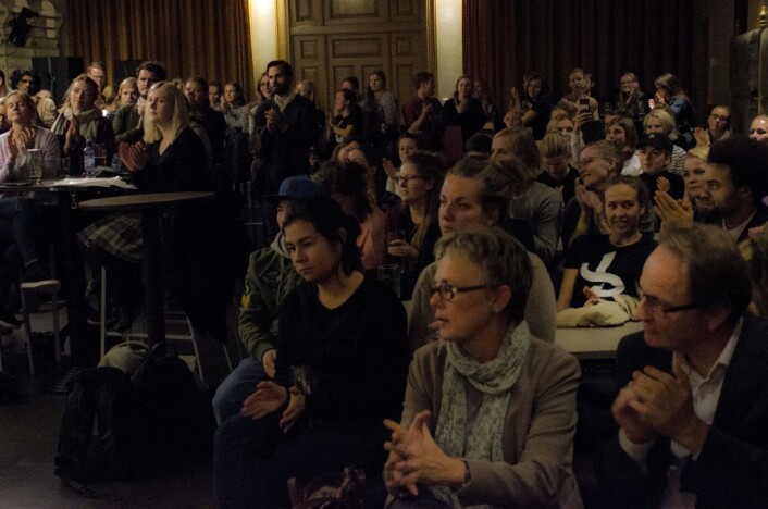 Protestfest i frokostkjelleren på juridisk fakultet. Foto: Morten Lauveng Jørgensen Protestfest i frokostkjelleren på juridisk fakultet. Foto: Morten Lauveng Jørgensen
