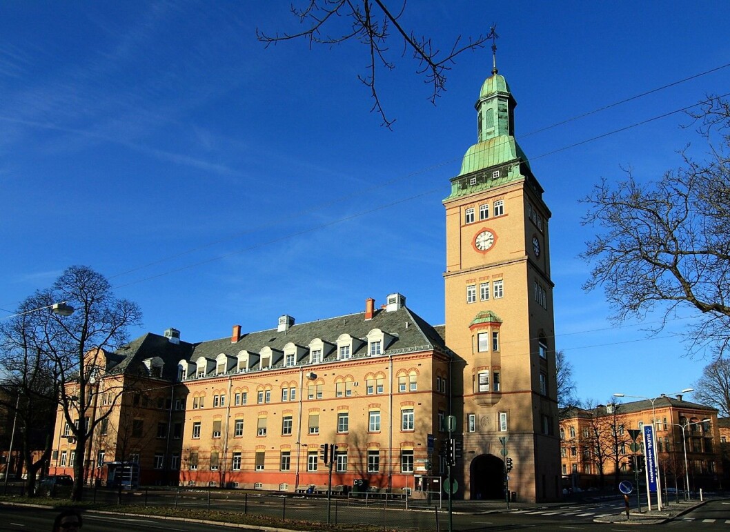 Flere hundre leger i spesialisering ved Oslo universitetssykehus kan miste jobbene sine. Foto: Wikipedia Flere hundre leger i spesialisering ved Oslo universitetssykehus kan miste jobbene sine. Foto: Wikipedia