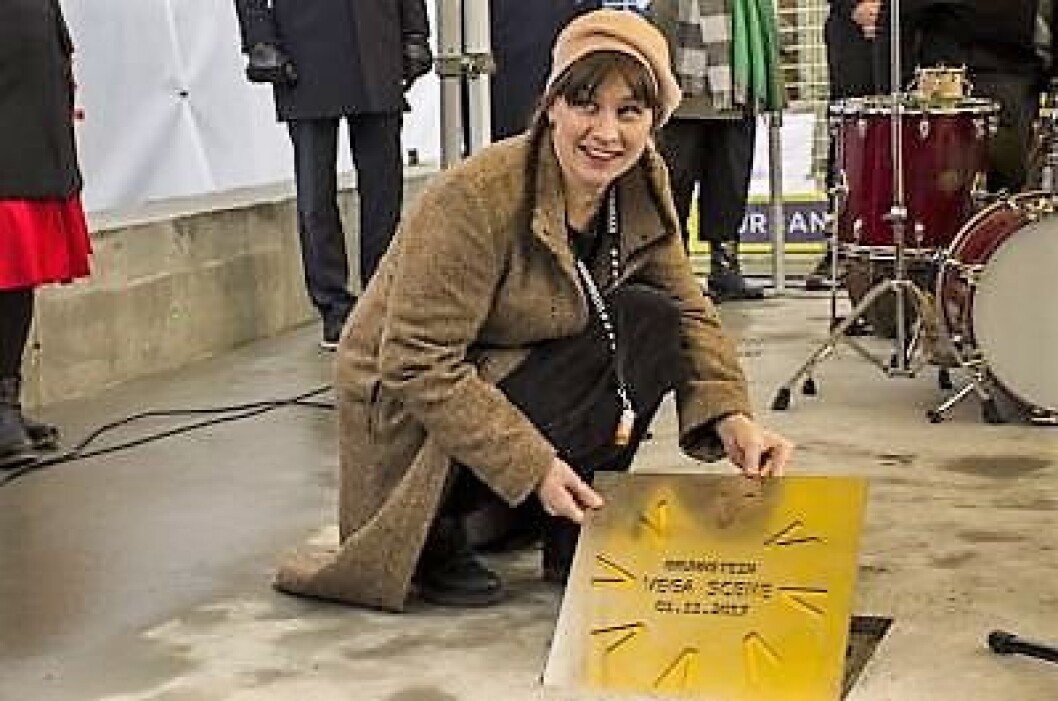 Kulturbyråd Rina Mariann Hansen kunne onsdag legge nes grunnstenen til den nye Vega Scene i Hausmanns gate. Foto: Morten Lauveng Jørgensen Kulturbyråd Rina Mariann Hansen kunne onsdag legge nes grunnstenen til den nye Vega Scene i Hausmanns gate. Foto: Morten Lauveng Jørgensen