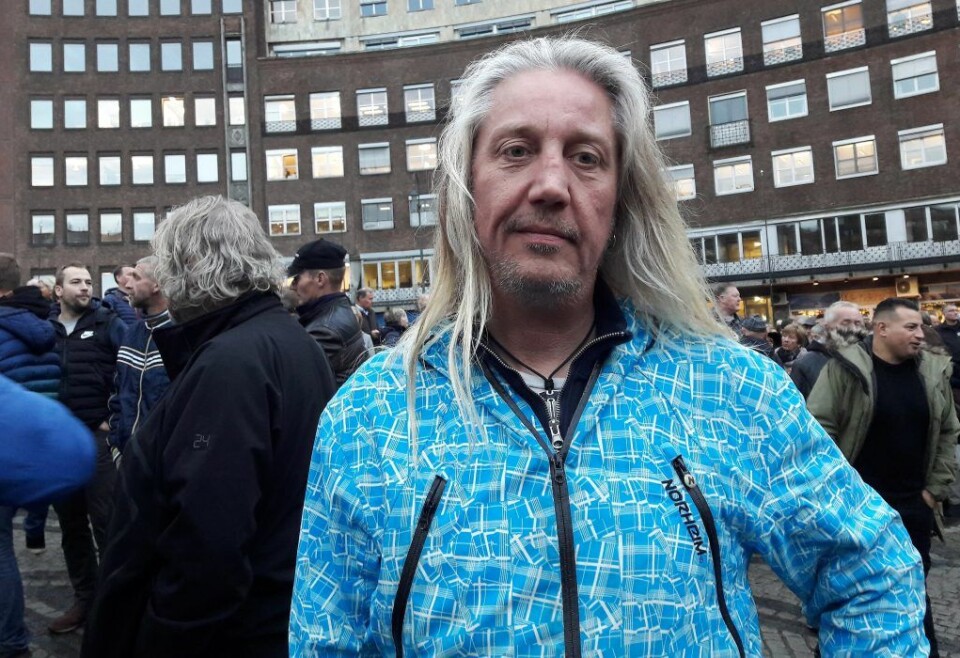 Sjåfør Trond Flåhagen mener det blir vanskelig å leve av sjåførjobben når bompengene må tas av egen lomme. Foto: Anders Høilund