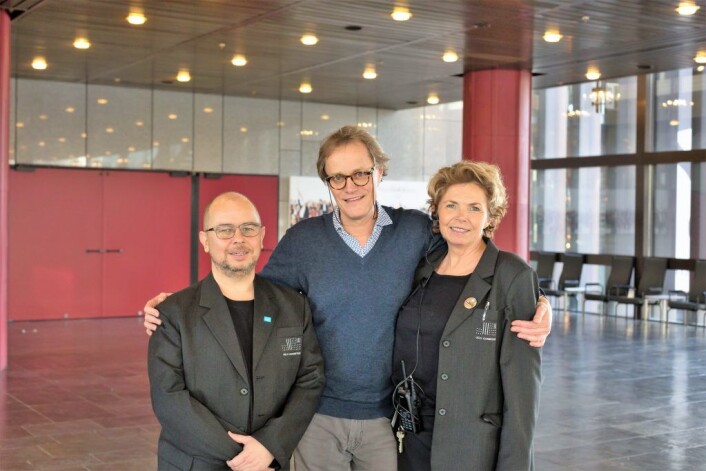 Konserthuset har ikke store staben. Her er nesten en fjerdedel av de ansatte samlet. Fra venstre: Arrangementssjef Kjetil Polden, administrerende direktør Jørgen Roll og vert Karin Bergsjø. Foto: Stig Jensen Konserthuset har ikke store staben. Her er nesten en fjerdedel av de ansatte samlet. Fra venstre: Arrangementssjef Kjetil Polden, administrerende direktør Jørgen Roll og vert Karin Bergsjø. Foto: Stig Jensen