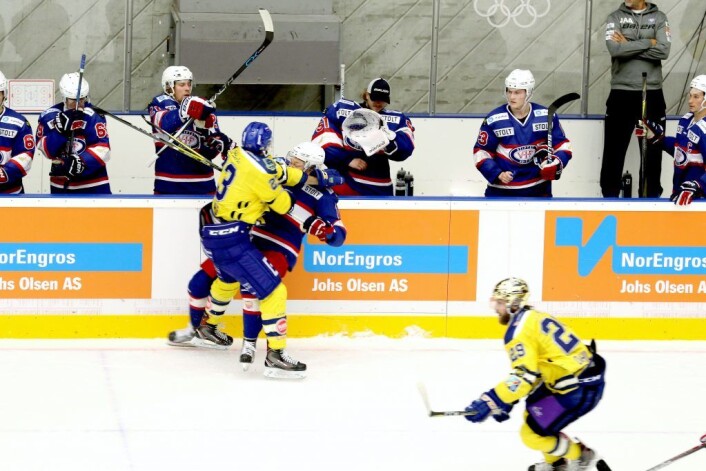 Det er alltid trøkk i kampene mellom VIF hockey og Storhamar. Foto: Atle Enersen Det er alltid trøkk i kampene mellom VIF hockey og Storhamar. Foto: Atle Enersen