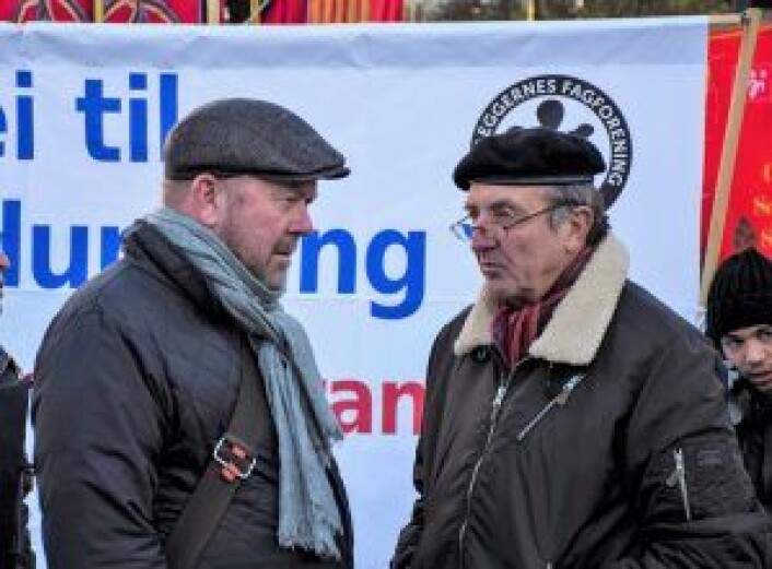 Jan Olav Andersen, forbundsleder i EL og IT Forbundet, og Roy Pedersen, leder av LO i Oslo, var blant de som holdt tale på markeringen foran Stortinget. Jan Olav Andersen, forbundsleder i EL og IT Forbundet, og Roy Pedersen, leder av LO i Oslo, var blant de som holdt tale på markeringen foran Stortinget.