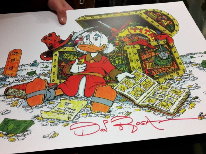 Don Rosa i rødt. Onkel Skrue er hans favorittfigur. Foto: Anders Høilund Don Rosa i rødt. Onkel Skrue er hans favorittfigur. Foto: Anders Høilund